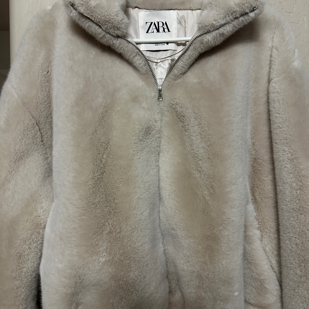 Zara Women's Cream Faux Fur Jacket